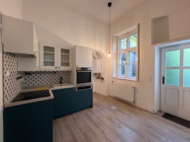 Eladó családi ház, Esztergomban 47.9 M Ft, 1+1 szobás