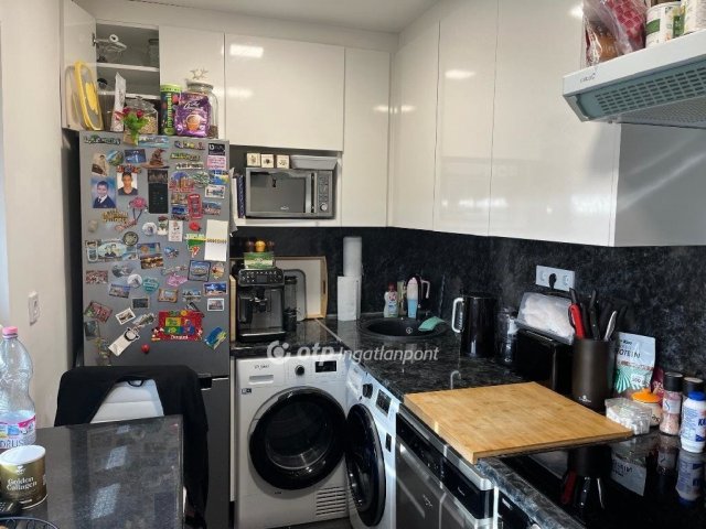 Eladó panellakás, Székesfehérvárott 65 M Ft, 2+1 szobás