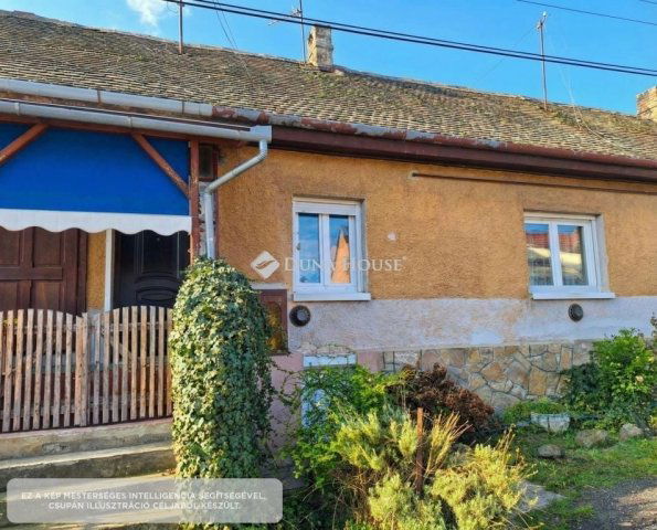 Eladó téglalakás, Pécsett 14.99 M Ft, 1 szobás