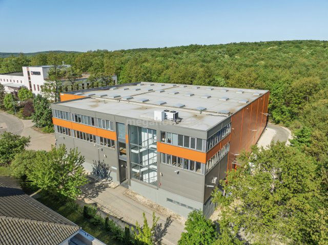 Eladó ipari ingatlan, Budaörsön 582.141 M Ft