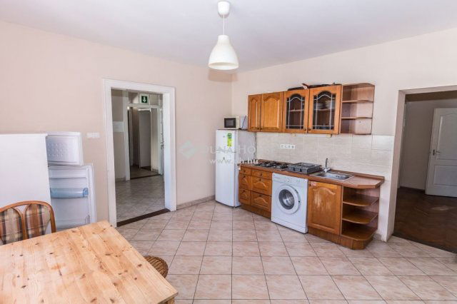 Eladó családi ház, Szombathelyen 95 M Ft, 9 szobás