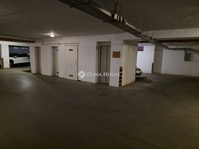 Eladó garázs, Budapesten, XVIII. kerületben 5.9 M Ft
