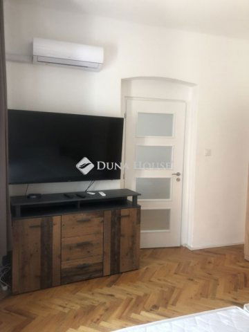 Kiadó téglalakás, albérlet, Pécsett 260 E Ft / hó, 2 szobás