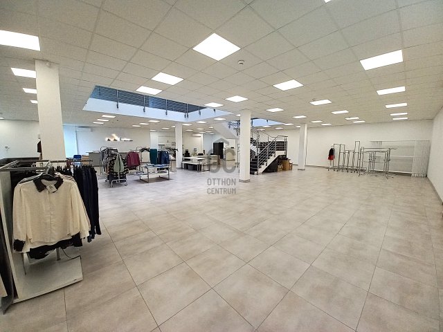 Kiadó ipari ingatlan, Debrecenben 3586 E Ft / hó