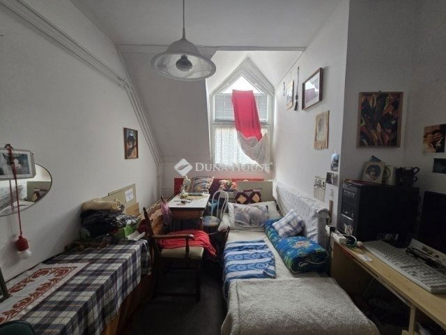 Eladó téglalakás, Pécsett 68.9 M Ft, 4 szobás