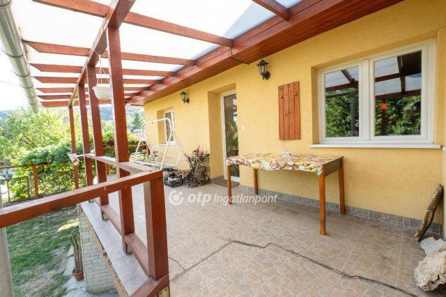 Eladó családi ház, Budapesten, III. kerületben 124.9 M Ft