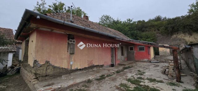 Eladó családi ház, Sárbogárdon 7 M Ft, 2 szobás