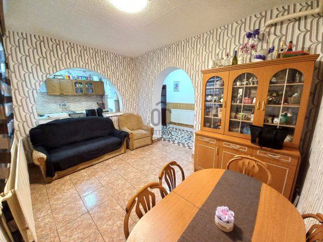 Eladó családi ház, Tiszacsegén 22 M Ft, 2 szobás