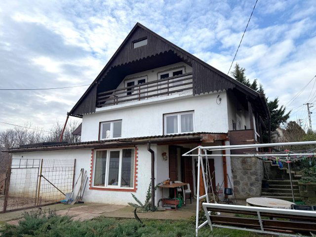 Eladó családi ház, Pécsett 79.9 M Ft, 6 szobás