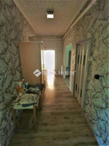 Eladó ikerház, Komlón 100 M Ft, 8 szobás / költözzbe.hu