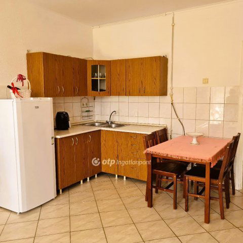 Eladó családi ház, Veszprémben 159 M Ft, 8+2 szobás