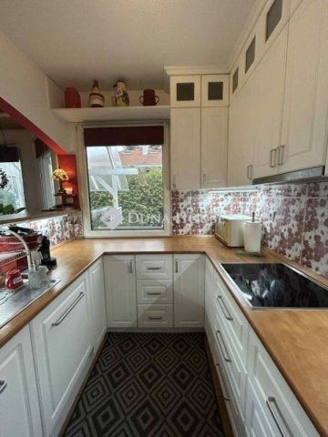 Eladó családi ház, Vecsésen 144.9 M Ft, 4 szobás