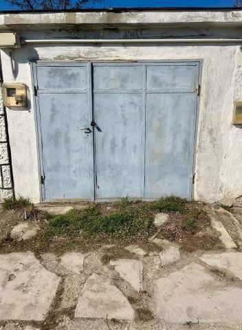 Kiadó garázs, Móron, Cserhát utcában 30 E Ft / hó