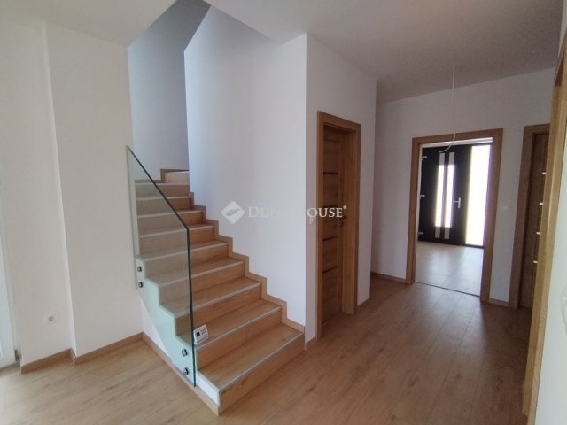 Eladó ikerház, Szegeden 170 M Ft, 6 szobás / költözzbe.hu