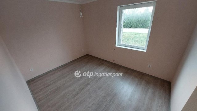 Eladó sorház, Tiszakécskén 64.9 M Ft, 3 szobás