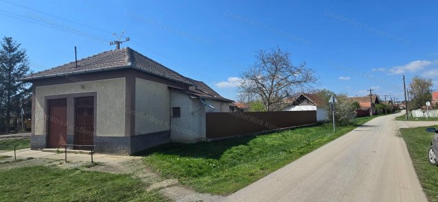 Eladó családi ház, Tiszakürtön 15.99 M Ft, 2 szobás