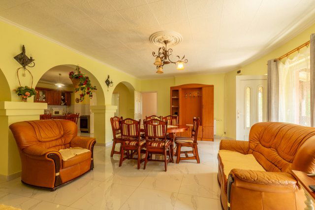 Eladó családi ház, Felsőnyárádon 43.9 M Ft, 6 szobás