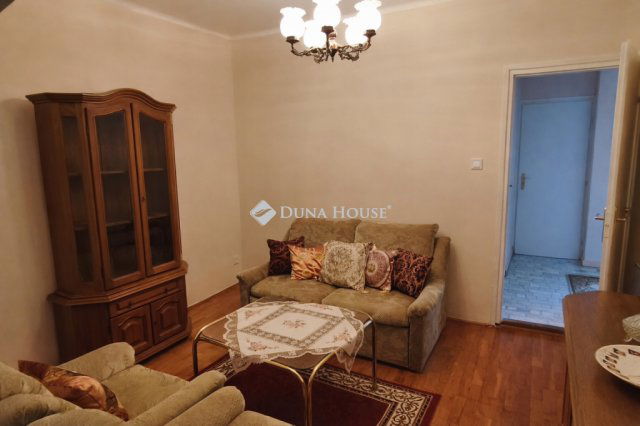 Kiadó családi ház, albérlet, Pécsett 400 E Ft / hó, 6 szobás