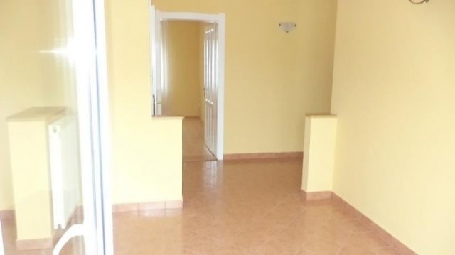Kiadó családi ház, albérlet, Tatán 400 E Ft / hó, 3 szobás