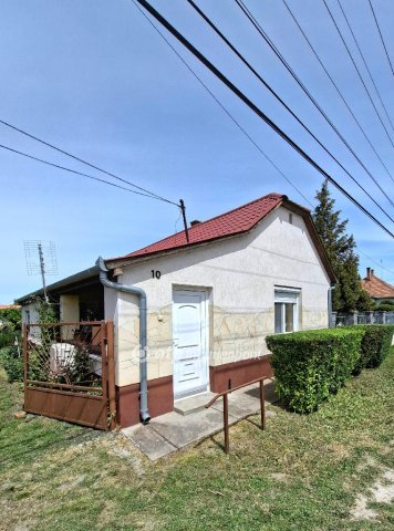 Eladó családi ház, Szabadszálláson 28.4 M Ft, 2 szobás