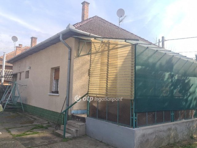 Eladó családi ház, Taksonyon 64.9 M Ft, 3 szobás