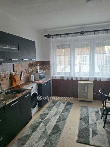 Eladó téglalakás, Szabadszálláson 33.8 M Ft, 1+3 szobás