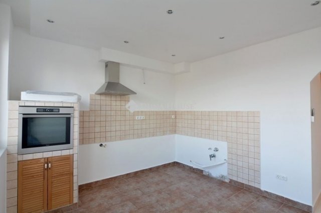 Eladó téglalakás, Kecskeméten 54.99 M Ft, 2 szobás