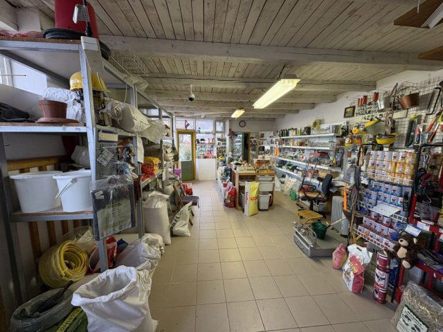 Eladó üzlethelyiség, Kaposváron, Laktanya utcában 10.9 M Ft