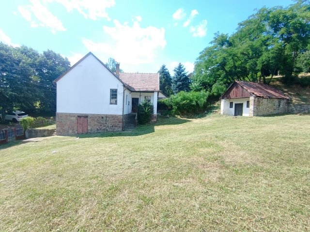 Eladó családi ház, Komlón, Dózsa György utcában 33.9 M Ft