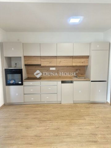 Eladó téglalakás, Pécsett 59.9 M Ft, 3 szobás