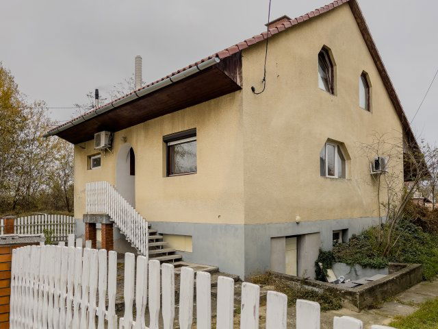 Eladó családi ház, Baján 59.9 M Ft, 4 szobás