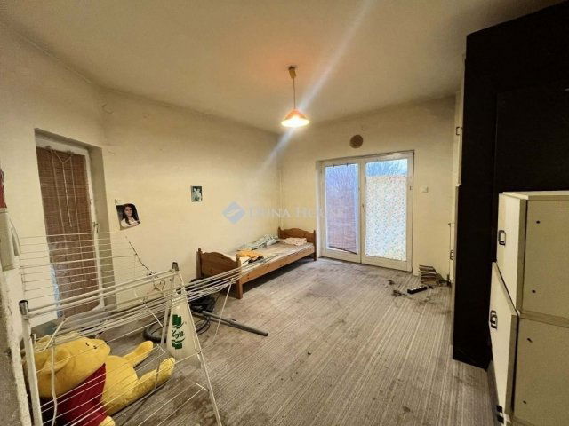 Eladó családi ház, Pécsett 59 M Ft, 5 szobás