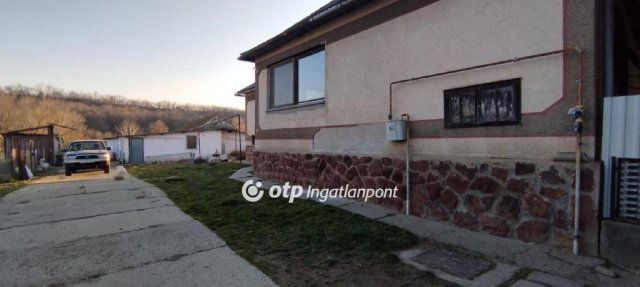 Eladó családi ház, Sióagárdon 30 M Ft, 4 szobás