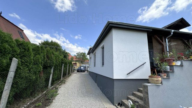 Eladó családi ház, Keszthelyen 79 M Ft, 8+1 szobás
