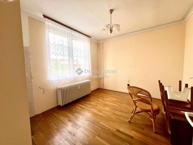 Eladó téglalakás, Veszprémben 45 M Ft, 2 szobás