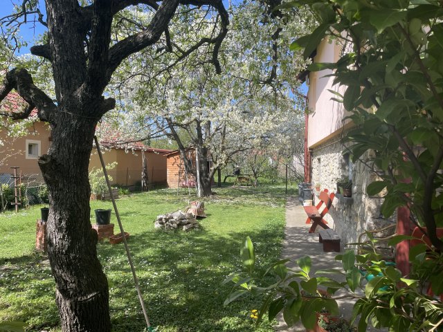 Eladó családi ház, Balatonfüreden 155 M Ft, 5+3 szobás