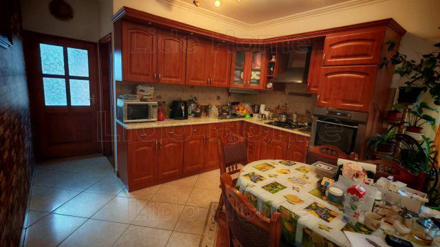 Eladó családi ház, Zalacsányon 84.999 M Ft, 6 szobás