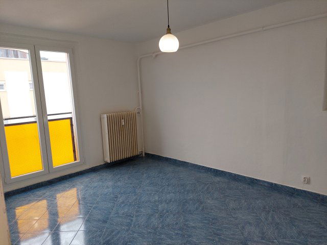 Eladó panellakás, Pécsett 42.3 M Ft, 2 szobás