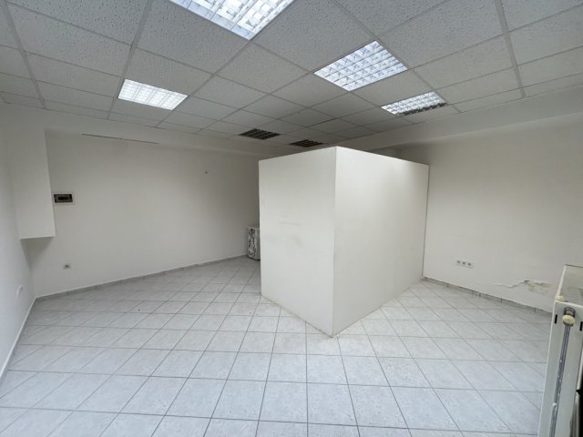 Kiadó üzlethelyiség, Kaposváron, Zárda utcában 55 E Ft / hó