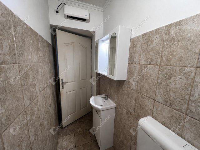 Eladó családi ház, Újkéren 39.9 M Ft, 2 szobás