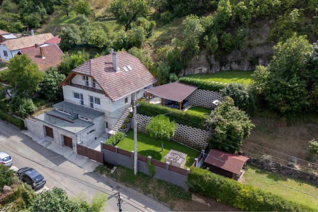 Eladó családi ház, Pécsett, Nagydeindoli utcában 169 M Ft