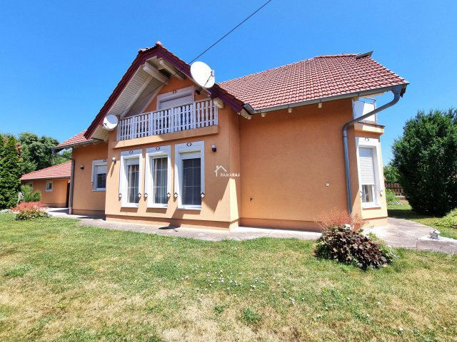 Eladó családi ház, Újrónafőn 90.9 M Ft, 3+2 szobás