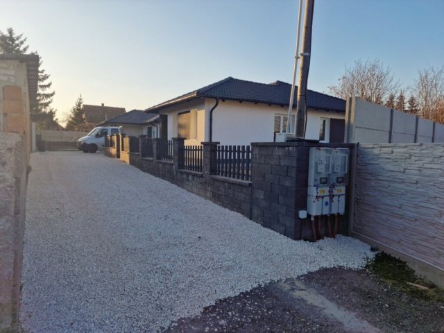 Eladó ikerház, Szigetszentmártonban 92.999 M Ft, 4 szobás