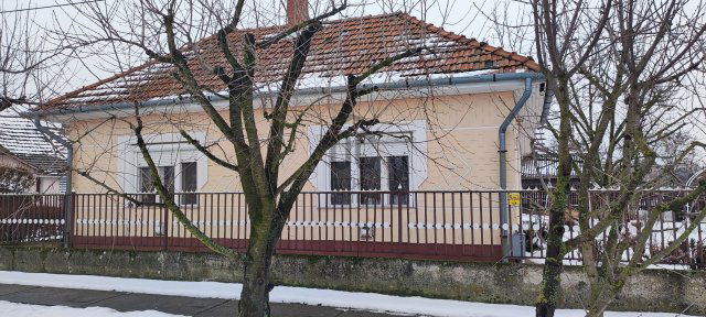 Eladó családi ház, Egyeken 11 M Ft, 4 szobás