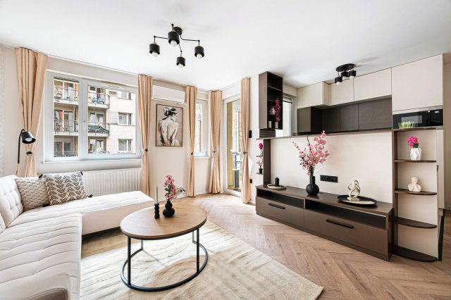 Eladó téglalakás, Budapesten, VII. kerületben, Akácfa utcában