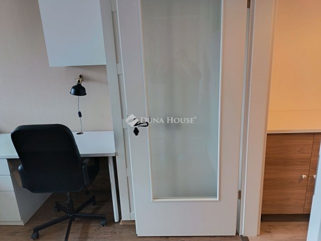 Eladó téglalakás, Vácon 72.5 M Ft, 3 szobás