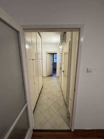 Eladó panellakás, Győrött 51.99 M Ft, 1+2 szobás