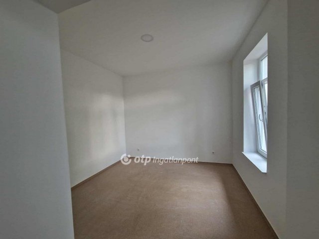 Eladó téglalakás, Tápiószelén 34.99 M Ft, 4 szobás