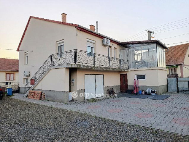 Eladó családi ház, Jászfényszarun 64.9 M Ft, 3 szobás