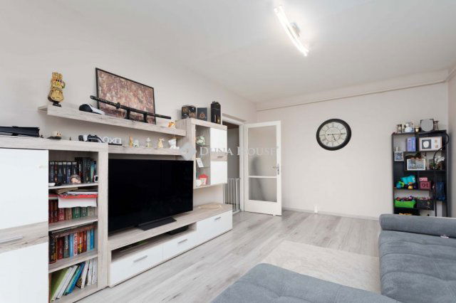 Eladó panellakás, Mosonmagyaróváron 46.9 M Ft, 4 szobás